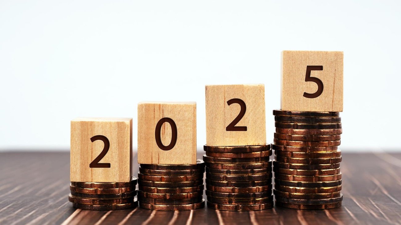 17 Money-Saving Secrets for Singles in 2025 (A Financial Guide)